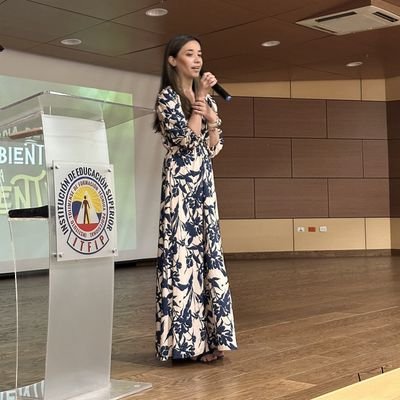 amarillalatina's profile picture. BSc physics| Msc environmental education| clean technologies to be| Bio & Nano/Mats researcher | @SPIETweets miembro de @PoloDemocratico 🧗⛰️