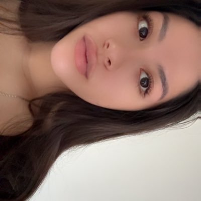 Clarissaglz24's profile picture. 