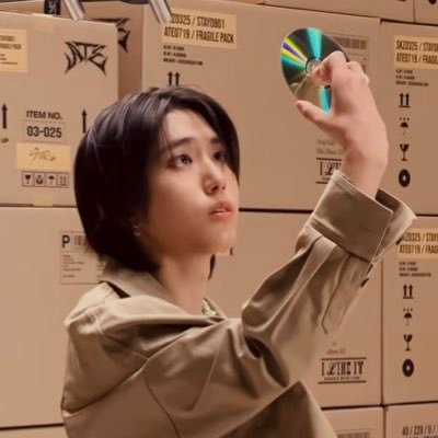 hanholey's profile picture. very chalant | 25 | i see by han jisung