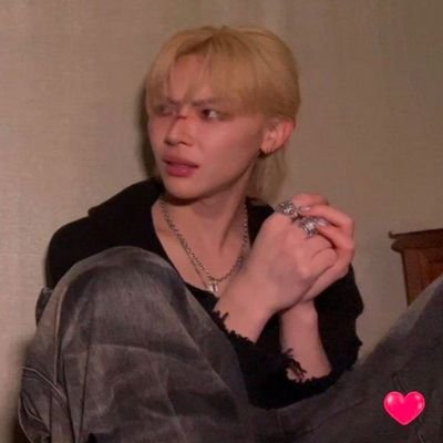 aSofterLullaby_'s profile picture. 97' || your personal agent of chaos. writer wannabe. shapechanger. youtiful. RP !!