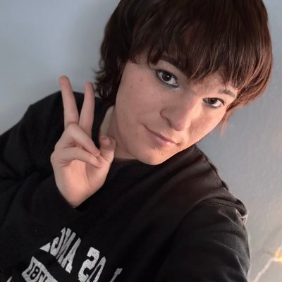 playdoutluvsong's profile picture. replaced the light