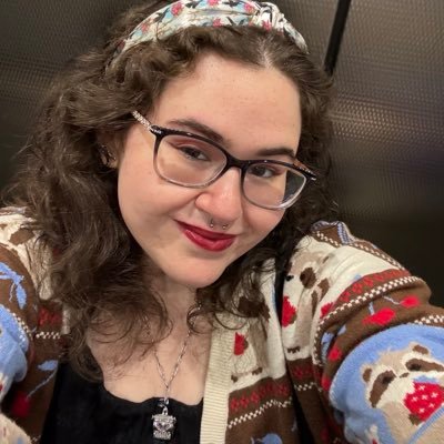 sagelaurena's profile picture. she/her | 23 | Virgo | bi | 🩷💜💙 | writer of feral women | student | CursedMoonWIP🌙