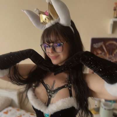 celestialtara's profile picture. 🇲🇽 | 26 | priv: @tara_privvy | Leon Kennedy enjoyer ˚ʚ♡ɞ˚ | pokemon fan | autumn lover |