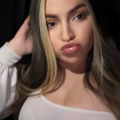 susieeee02's profile picture. your fav Colombian🇨🇴insta; @susieeee02