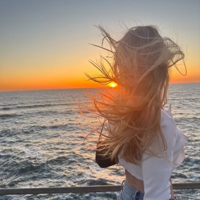 emilyfgmn's profile picture. Sunsets, silk scarves, and a heart full of wanderlust.