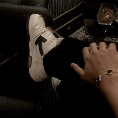 LA_V33's profile picture. 