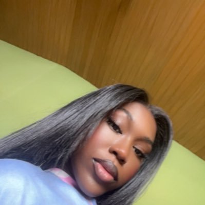 nicenameeee's profile picture. tsk tsk tsk