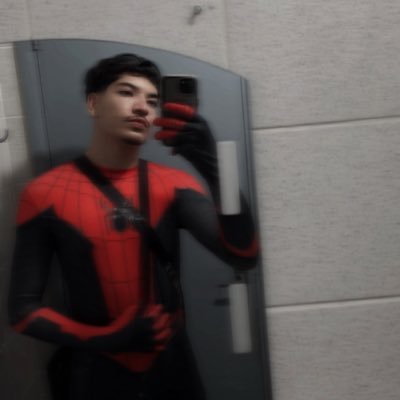 ADRIANOWWWWW's profile picture. .