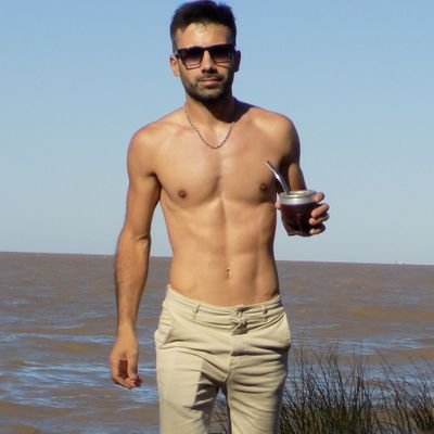 Andreschaque's profile picture. Me dicen Chaque 😉
Vivo en La Plata 📌 
Escribo más pelotudeces de las que digo 😅