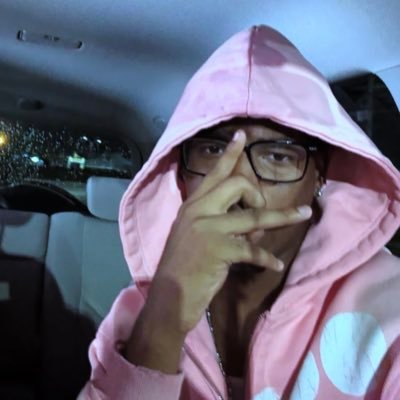 uzuknuts's profile picture. Eat me alive