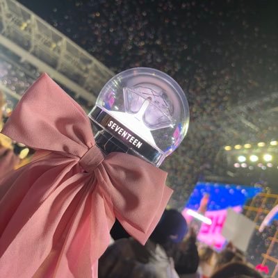 whisperoft's profile picture. 어른 아이처럼 ❤️‍🩹 fan account dedicated to seventeen @pledis_17 97'✨