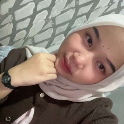 silviiaaaa29_'s profile picture. tapi hidup harus terus berjalan bukan!?