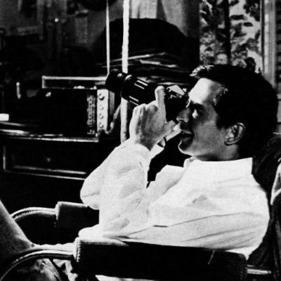 q89s_'s profile picture. ما بين العقل والقلب خيط رفيع امارس العقل والقلب هنا❗️