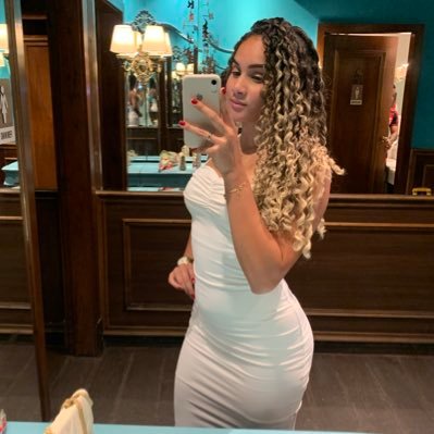 CarolDeodato_'s profile picture. 