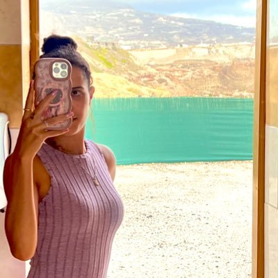 goodgollymahli's profile picture. A Southern Belle with a City Girl mouth 😌🏳️‍🌈 Writer,Sister,Pet mom.