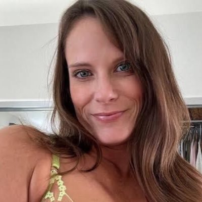 marysaintti's profile picture. hello friends am new here