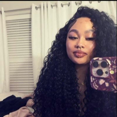 anakaliaaa's profile picture. wlw⚢