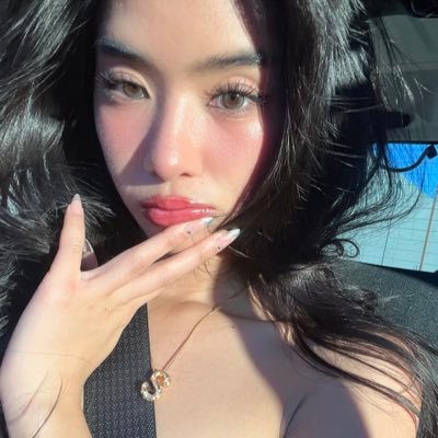 rightnowlo's profile picture. ✩you know you’ll always know me⸆⸉