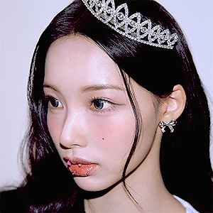 yibologia's profile picture. may all your trials end in full bloom.