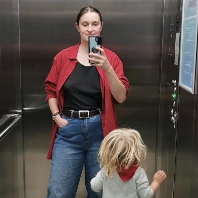 HIvibesLOsleep's profile picture. Stay-at-home mom building AI businesses while the kid naps 🚀 Vibecoding | 🤖 AI tools | 💰 Location-free income ☕️ Let's automate and elevate ✨