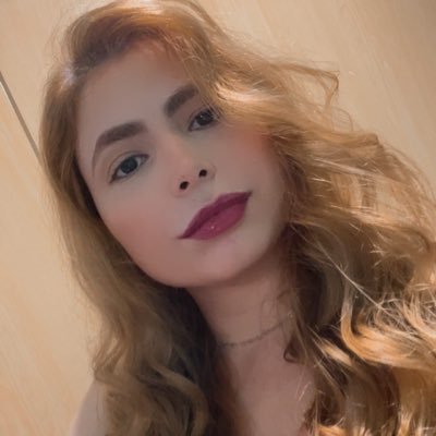 xlorezy's profile picture. 