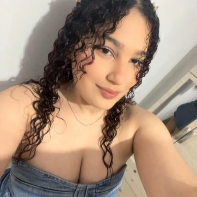 Gabyqueen_21's profile picture. 20 | 🇻🇪 | Clash Royale Player. @TemisT_CR  mylove💖. BFF: @Daystar_CR10💚