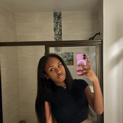 RianaCamille_'s profile picture. 