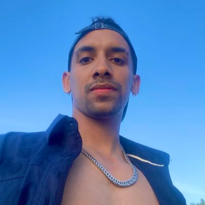 Ajmv0000's profile picture. everything i love becomes everything i do.