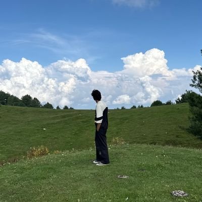 momoarchivee's profile picture. survivin'