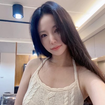 Sofia8Anderson's profile picture. Design is not just about pursuing beauty, but also about understanding life and envisioning the future. For me, every stroke is a dialogue with the world. 💡✨