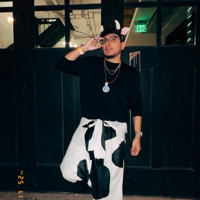 doubleO37's profile picture. | 27 | pokémon trainer ‘99 | horror | 🎻 | 🏐 | Libra | EDM | dudeinalamp -insta