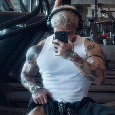 urloserdad's profile picture. the eighth hour.