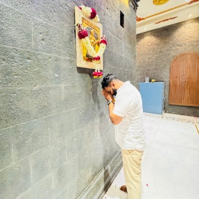 v3hacker223's profile picture. 