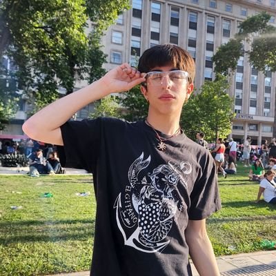 lauttttto's profile picture. ⭐️ 🎭 🫀 🌈

🧚‍♀️ @lauttto en ig 
🖍 futuro seño lauti
🇦🇷 team dulce, verano y batata