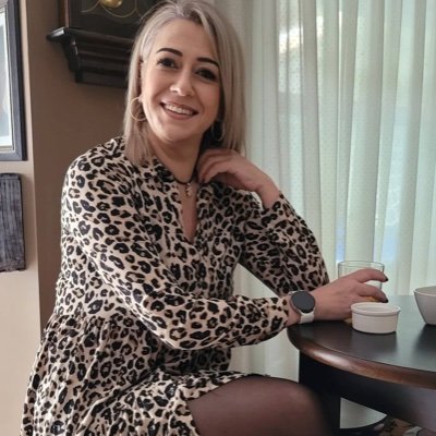 SheilaBennet0's profile picture. 🇪🇸Madrid |Espana ♊️GEMINI ❤️Never give up /nuca te rindas Esta soy yo / This is me ❤️🐶✈️🌏📸💄🌸🍻 cryptocurrency investor