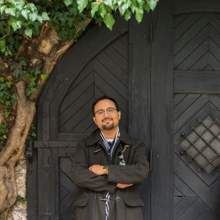 EmilioFerrer33's profile picture. Simbolista.