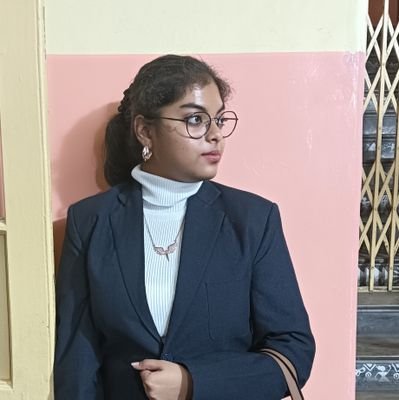 _Shreeja_Sarkar's profile picture. अंधकार में सूरज बनकर सबको दो उजयारा तुम। जब भी भटके सही दिशा से बनों भोर का तारा तुम