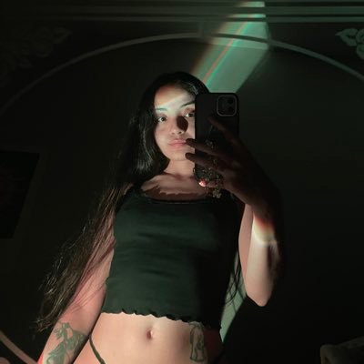 MeanMugginAna's profile picture. walking love letter