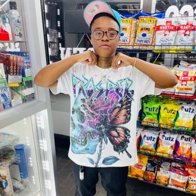 decrippyy's profile picture. yo bitch fav dreadhead😎