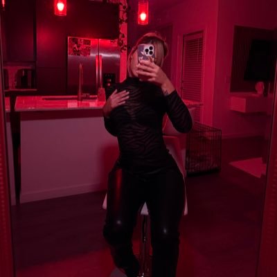 itsjusttammyy's profile picture. twitter deleted my account  Snap: Tammycazaress