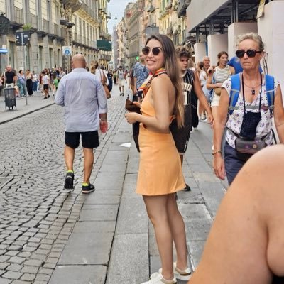 ZuleTZ's profile picture. 🌻🌼🎵🎬🐶 ✨