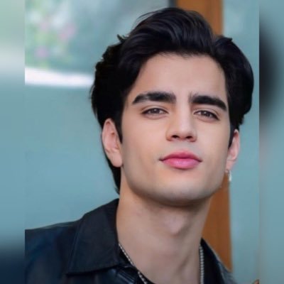 Adinabeth_'s profile picture. 