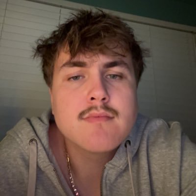 chrisscrossover's profile picture. don’t take all of my tweets seriously pls