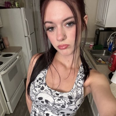 bliss_lilyy's profile picture. Lowkey cute… but my DMs are straight-up trouble 😈