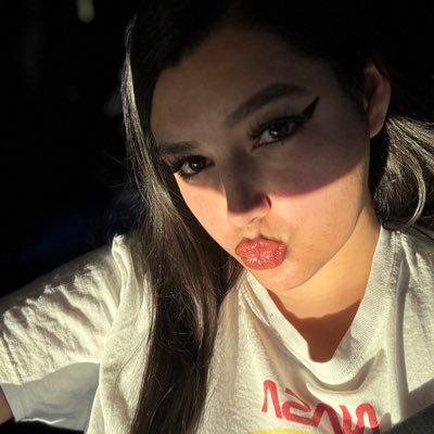 ashleyahahaa's profile picture. just a lover girl💞