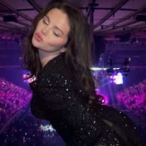 girlentreprenur's profile picture. Juggling between the apps🤹🏻