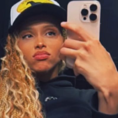 ToriaaaCoff's profile picture. singer/songwriter