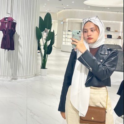 kannieball's profile picture. ngekost di condet sebelum beli rumah di menteng dan punya lahan sawit di riau