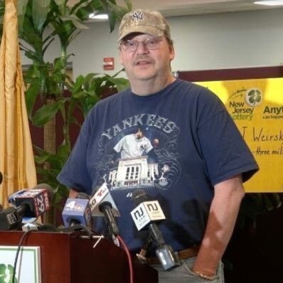 JWeirsky695's profile picture. Mega millions jackpot winner, Michael J,
Weirsky jackpot winner of $273,000,000 giving away $50,000 to my first 2k followers..be a winner today💸💸💰