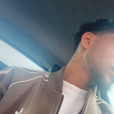 Abde213213's profile picture. Au lieu de liker republie